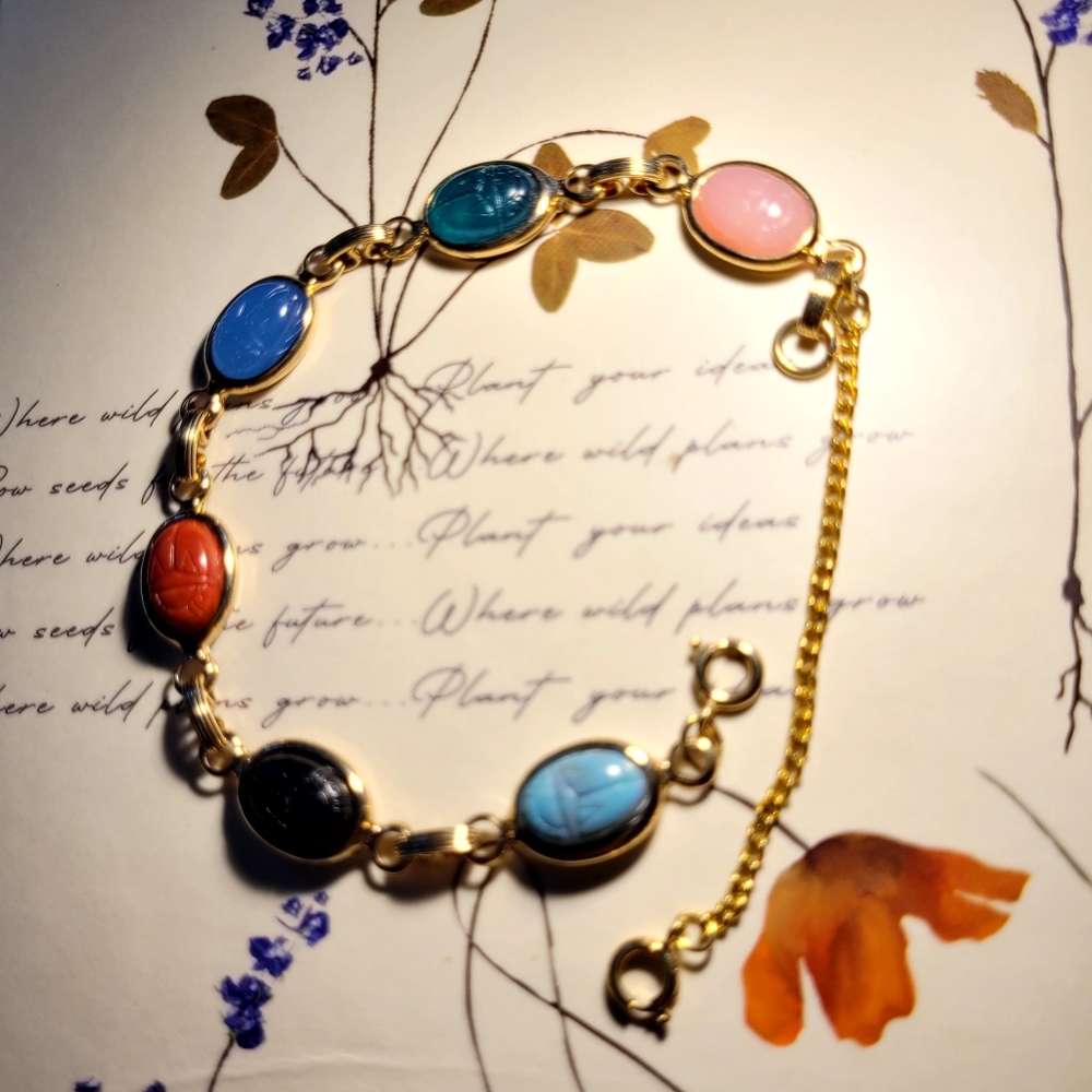 Pretty 6 stone plastic Scarab "Good vibes" goldtone Bracelet